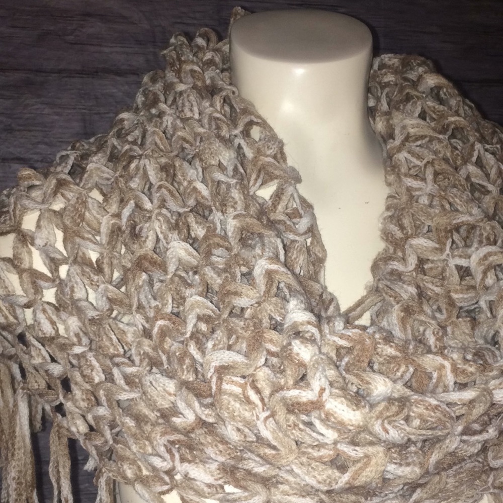 Vanity Infinity Scarf - Picture 2 of 6